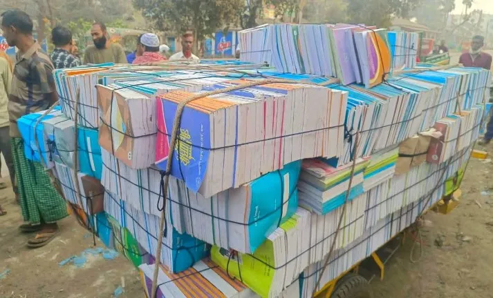 ভাঙাড়ি ব্যবসায়ীর গুদামে বিপুল পরিমাণ সরকারি বই